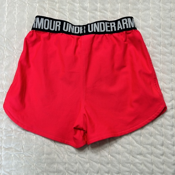 Girls Under Armour Shorts - Size Medium - Picture 3 of 8